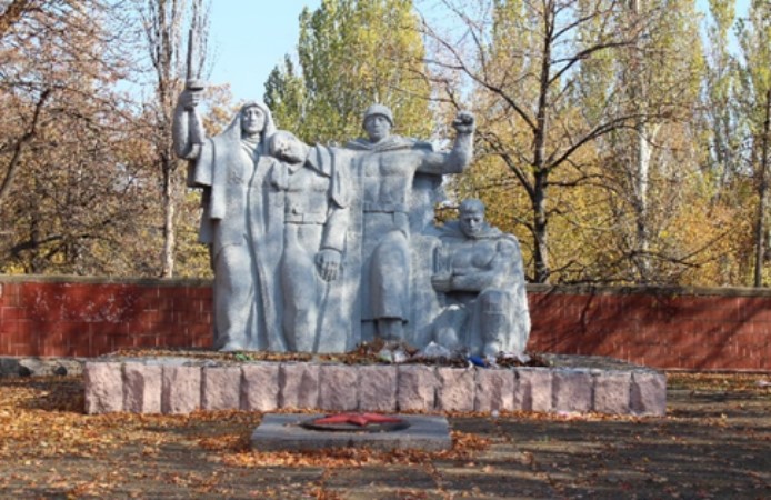 3 Група могил радянських воїнів пр т Ломоносова 153